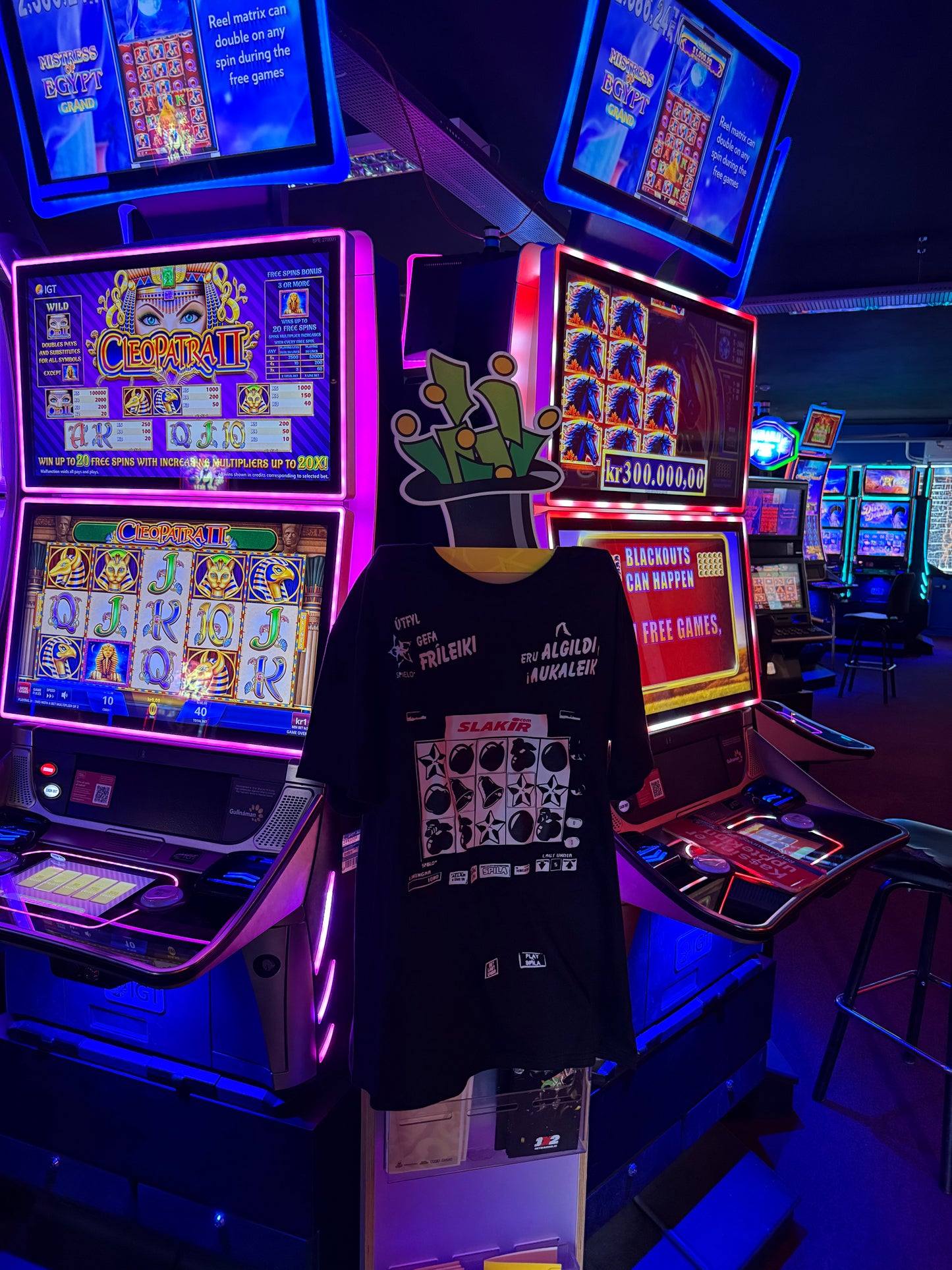 “Bonus free star” tee